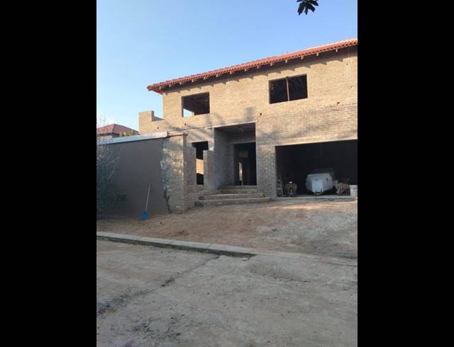 4 BEDROOM HOUSE FOR SALE IN FOURWAYS